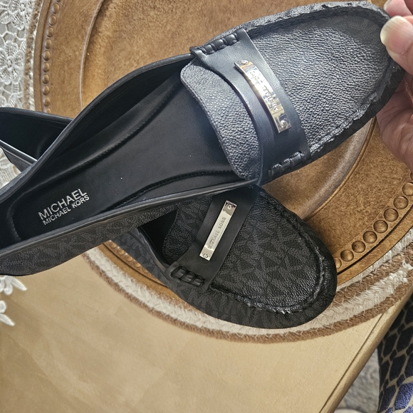 Michael Kors Black Textured Loafers - Picture 1 of 2